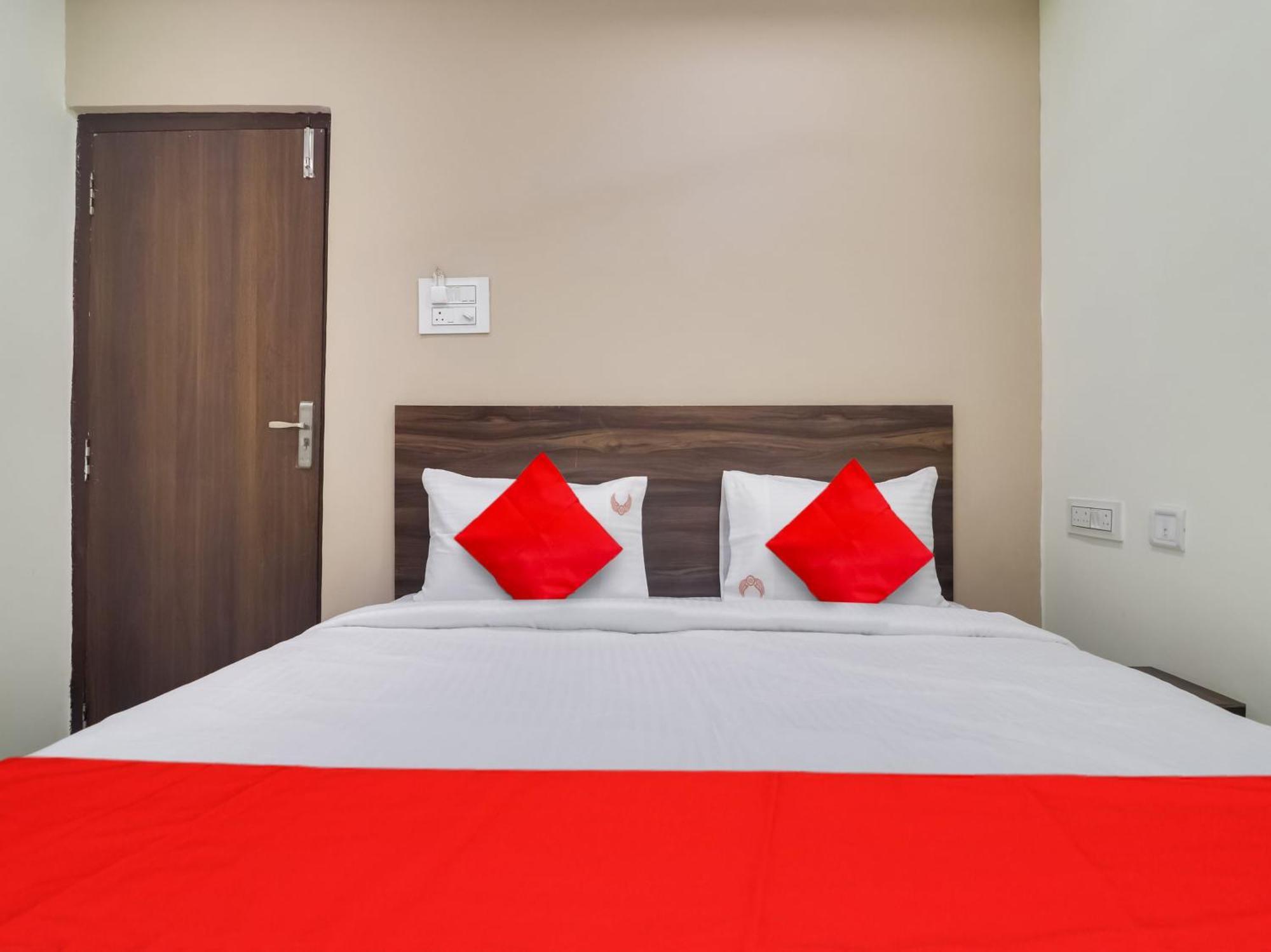 Hotel O Red Stone Hotels ハイデラバード エクステリア 写真