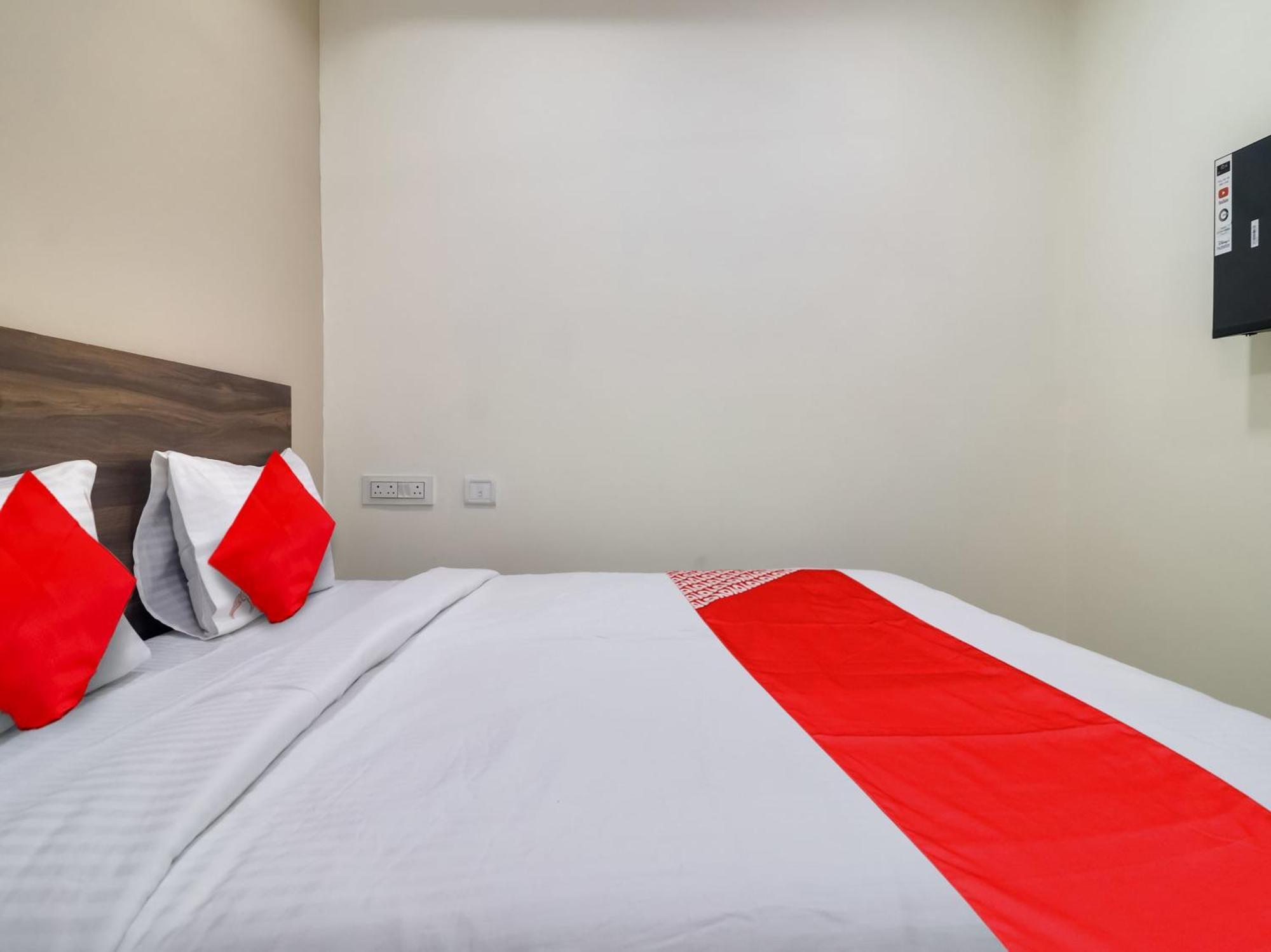 Hotel O Red Stone Hotels ハイデラバード エクステリア 写真